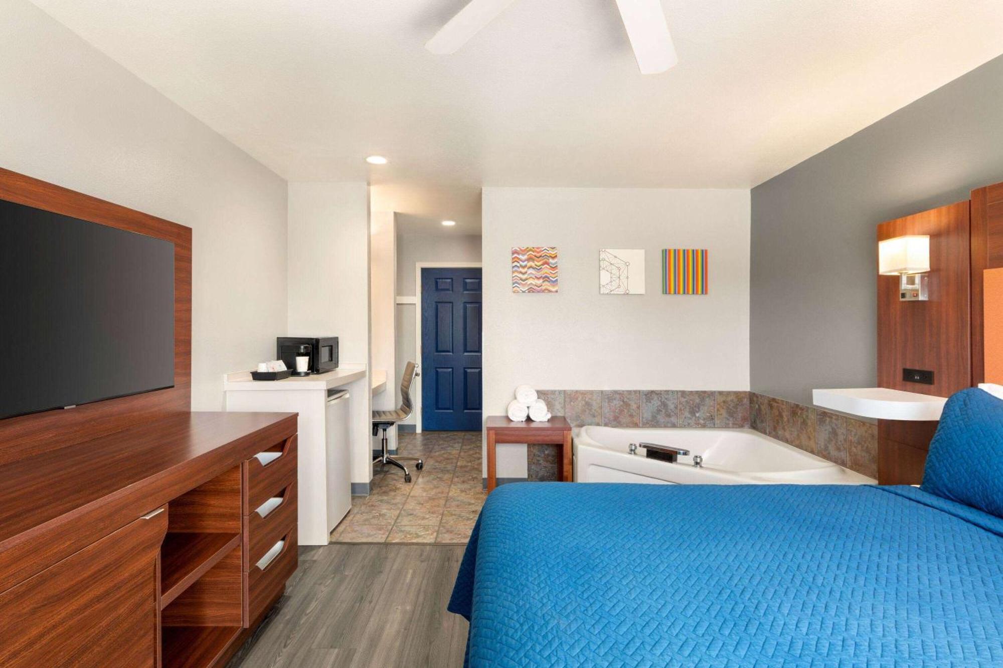 Travelodge By Wyndham דיפו ביי מראה חיצוני תמונה