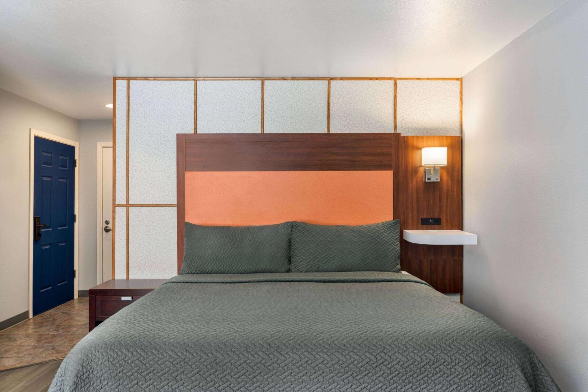 Travelodge By Wyndham דיפו ביי מראה חיצוני תמונה