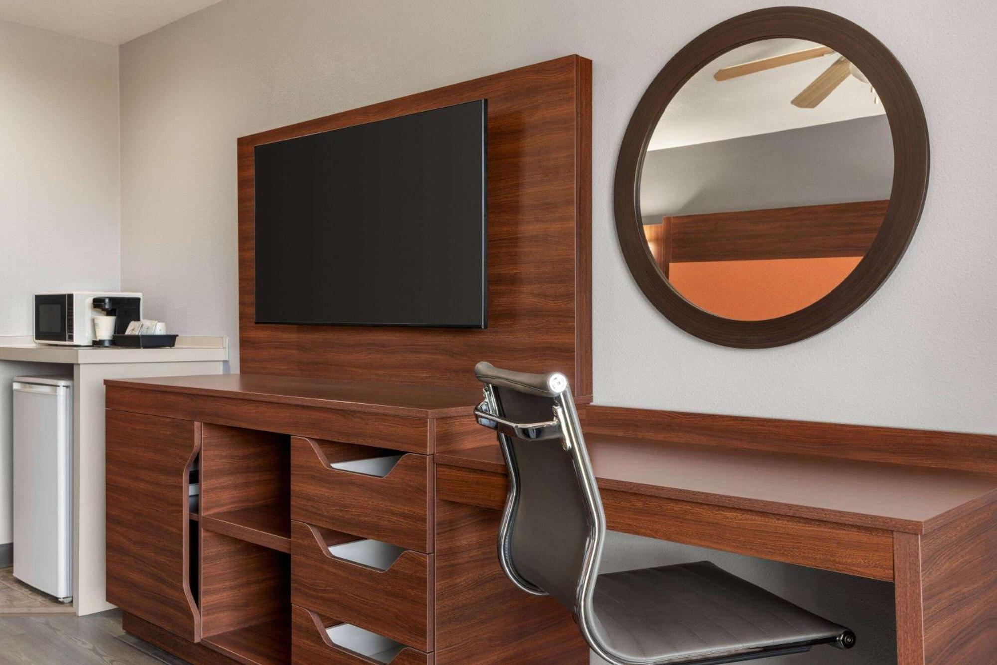 Travelodge By Wyndham דיפו ביי מראה חיצוני תמונה