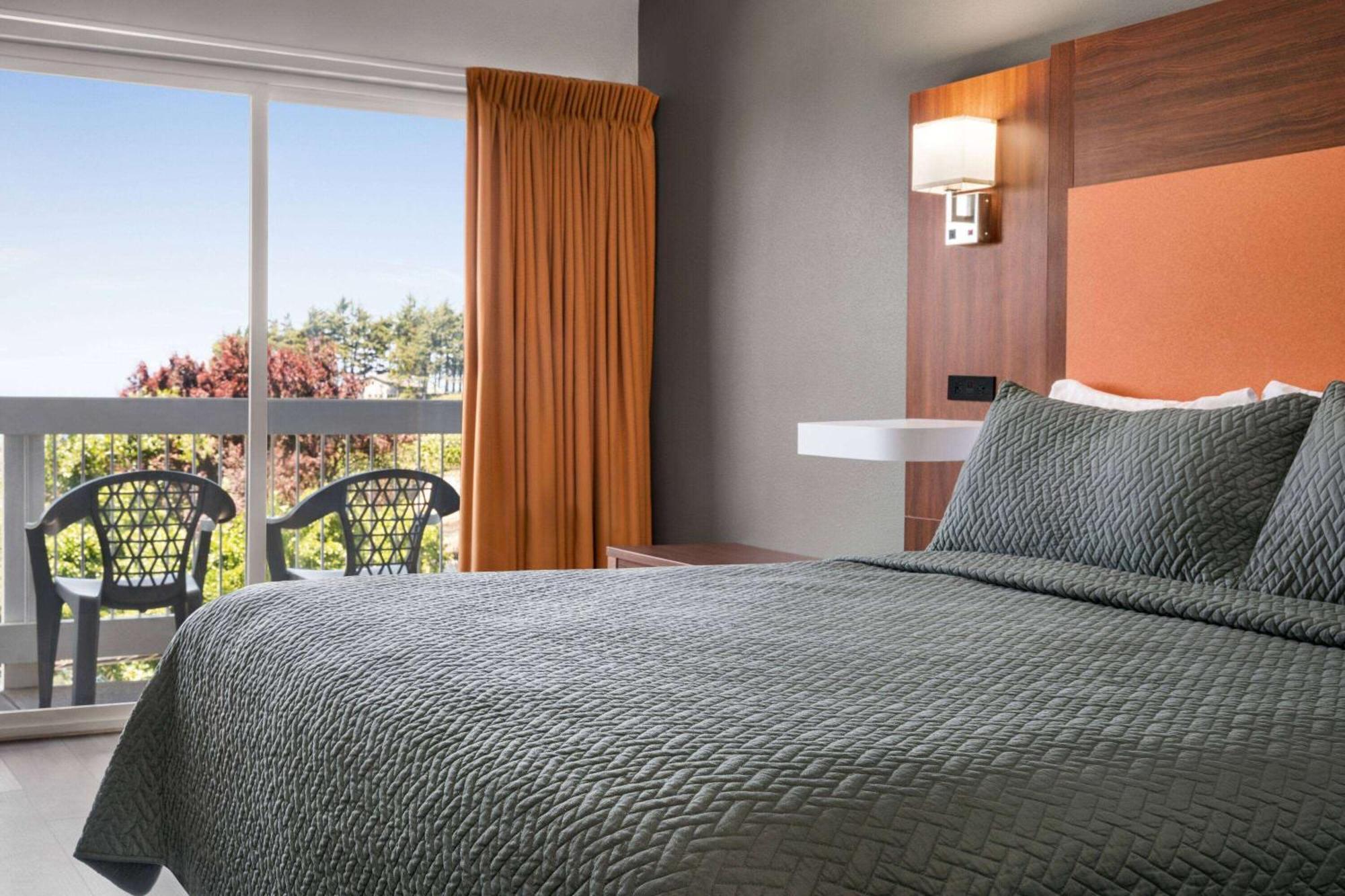 Travelodge By Wyndham דיפו ביי מראה חיצוני תמונה
